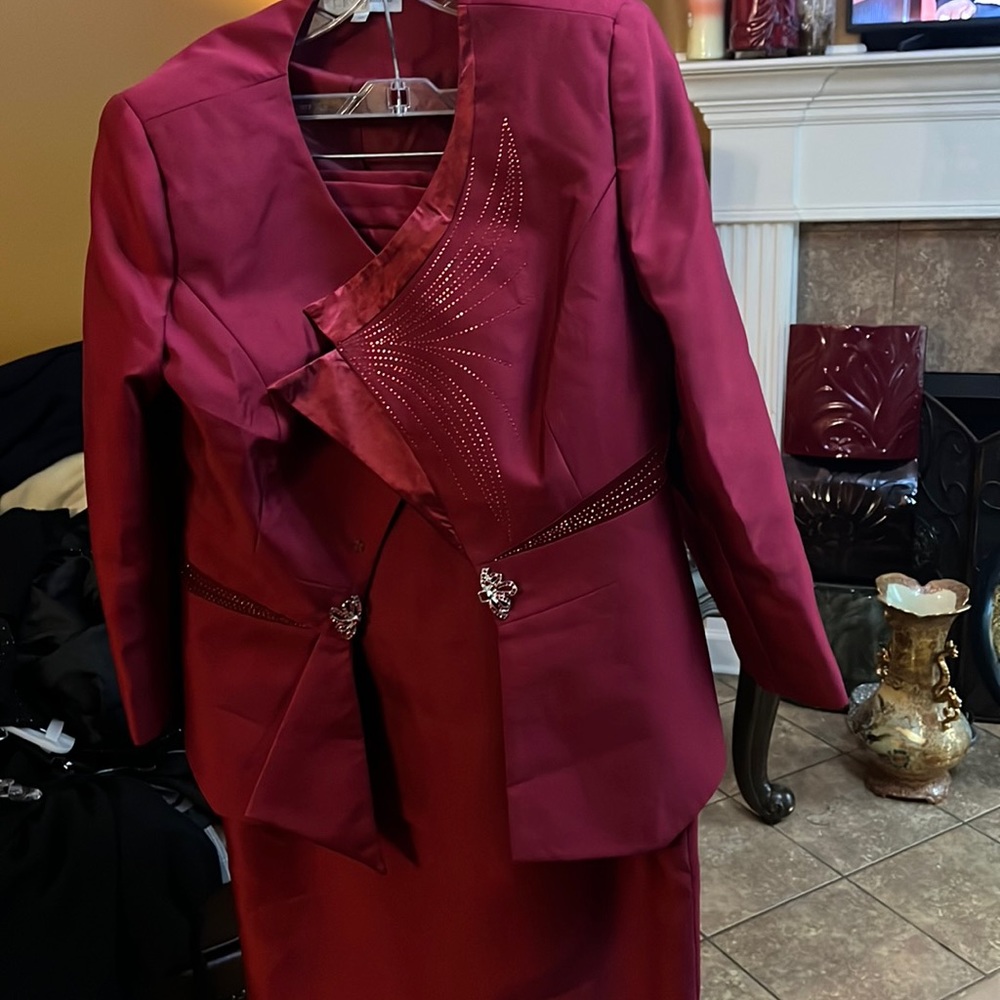 EY Signature suit 10